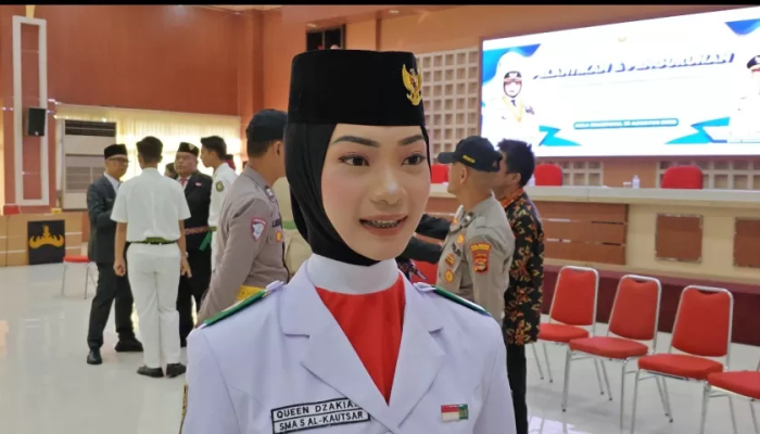 Beban dan Kehormatan di Nampan: Perjalanan Queen Dzakia Menuju Upacara Kemerdekaan