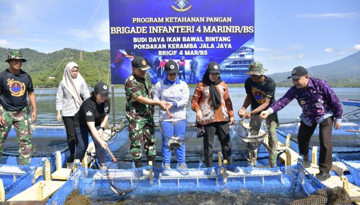 Kolaborasi   Danbrigif 4 Marinir, Walikota & Golden Tulip Panen Bareng di Ikan Bawal dan Buah Melon di Pesawaran