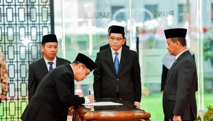 Bahlil Lantik Laode Sulaeman sebagai Dirjen Migas, Diminta Percepat Reformasi Energi