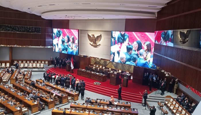 Gaji DPR Dibandingkan dengan UMP 2025, Jomplang hingga 25 Kali Lipat