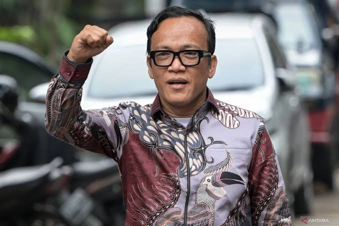 Wamenaker Immanuel Ebenezer alias Noel ditangkap KPK atas dugaan pemerasan dalam pengurusan sertifikasi Keselamatan dan Kesehatan Kerja (K3) terhadap sejumlah perusahaan.