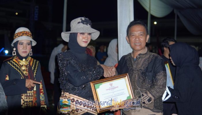 Bupati Dedi Irawan Tutup Krui Heritage Festival 2025, Pesibar Jadi Pusat Budaya dan Pariwisata