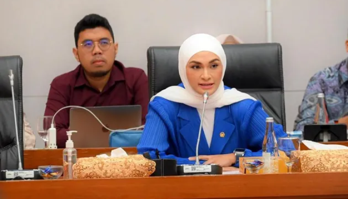 Disorot Kamera Ikut Joget-joget  Putri Zulkifli Hasan Aman dari Sanksi Partai