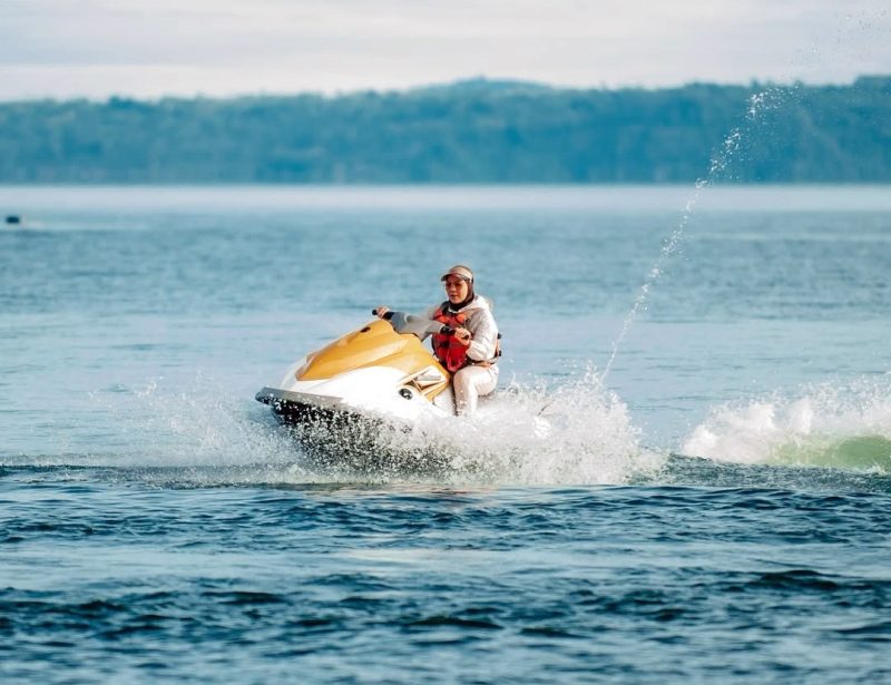 Batin Wulan, Istri Gubernur Lampung, Promo Wisata dengan Pamer Atraksi Main Jetski di Lumbok Seminung, Unggah Video di Instagram