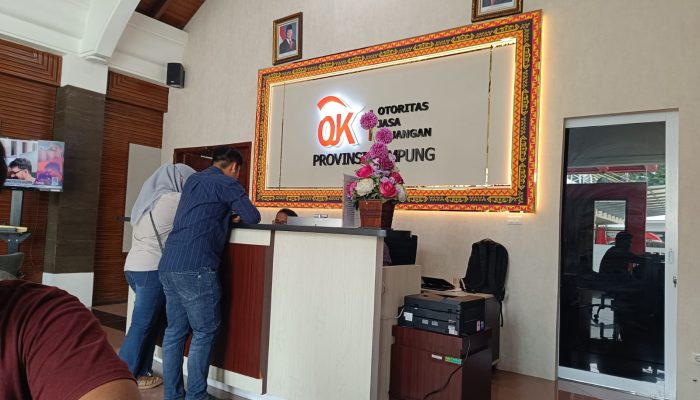 Akademisi Unila Kritik Birokrasi OJK Lampung: “Bungkusnya Modern, Jiwanya Masih Primitif”