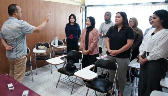 UPA Bahasa Unila Dorong Mahasiswa Percaya Diri Berbahasa Inggris Lewat ECC 2025