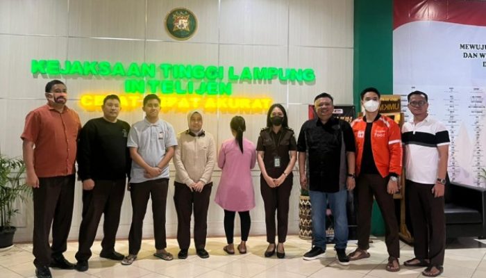 Tim Tabur Kejati Lampung Tangkap DPO WE yang Mangkir Tiga Kali dari Persidangan