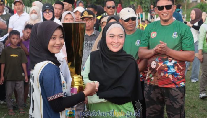Perwosi Cup 2025 Resmi Ditutup, Bupati Dedi Sebut Jadi Tonggak Sejarah Sepak Bola Wanita Pesibar