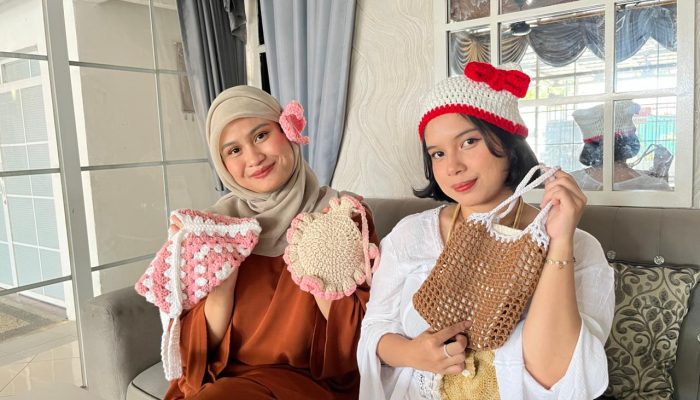 Pricylla Kalifa Putri: Menenun Mimpi dari Ruang Kecil Oma hingga Berbuah Usaha Rajut Rumahan