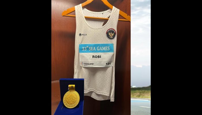 Pelari Peraih Emas SEA Games Robi Syianturi Lelang Jersey demi Korban Bencana Sumatera