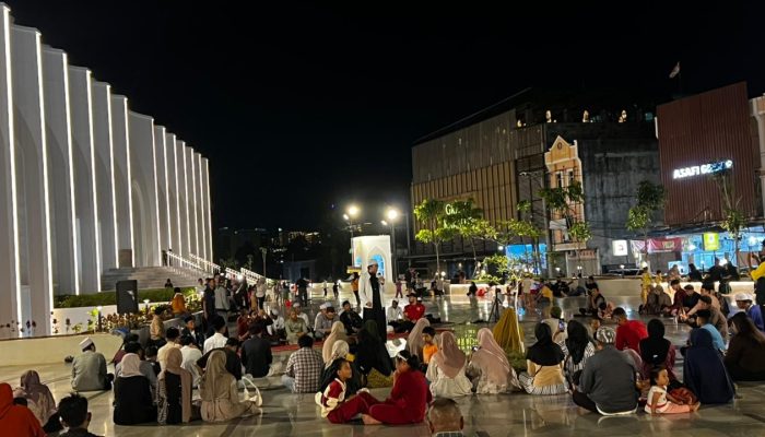 Pelataran Masjid Al Bakrie, Spot Favorit Jamaah untuk Kajian Malam di Ikon Religi Bandar Lampung