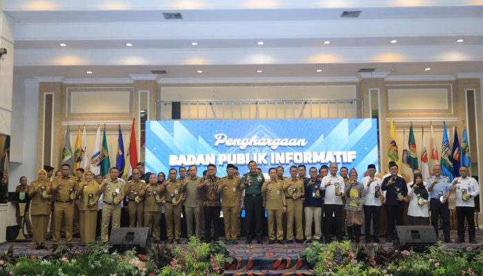 Pesibar Raih Predikat Kabupaten Informatif pada Anugerah KIP 2025