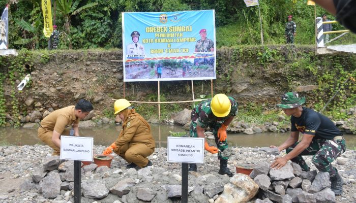 Grebek Sungai, Pemkot Bandar Lampung Berkolaborasi Bareng Brigif 4 Mar/BS