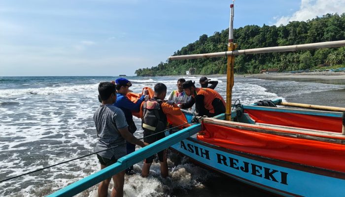 Tim SAR Gabungan Temukan Korban Tenggelam di Pantai Sayar Pesisir Barat