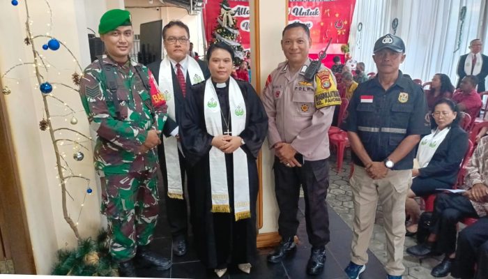 Sinergi Tanpa Batas: Babinsa Kodim 0410/KBL Pastikan Perayaan Natal di Pahoman Berlangsung Kondusif