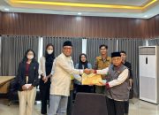 Suasana Haru di Itera: Saat LPM Lampung, Berikan Santunan Mahasiswa Terdampak Bencana Sumatera