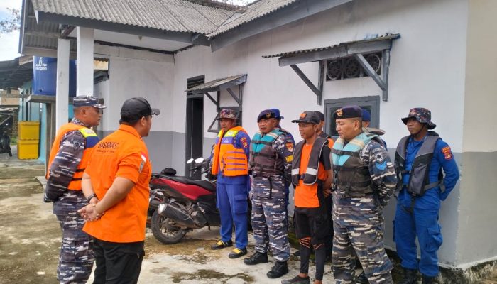 Prajurit Pos TNI AL Labuhan Maringgai Laksanakan SAR Laka Laut Nelayan KM Aldo Putra 02