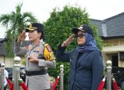 Bupati Ela & Kapolres Turun Langsung, Apel Pasukan Operasi Lilin Tetap Jalan Meski Diguyur Hujan