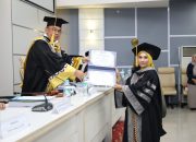 Bedah Efektivitas Bansos: Ukhti Ciptawaty Raih Gelar Doktor ke-54 FEB Unila Lewat Riset Kemiskinan Nasional