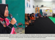 Jelang Ramadan, Pepy Asih Wulandari Santuni Warga Kurang Mampu dan Janda di Kampung Cikaung