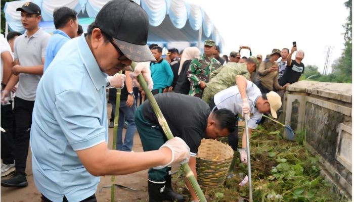 Peringati Hari Peduli Sampah, Bupati Lampura Hamartoni Ahadis Pimpin Korve di KS Tubun