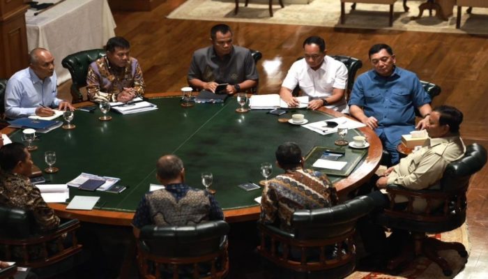 Prabowo Gelar Serangkaian Rapat Terbatas di Hambalang, Bahas Kampus STEM hingga Persiapan Mudik