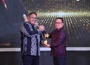 Menag Nasaruddin Umar Raih Penghargaan Golden Leader dari JMSI atas Transformasi Ekonomi Pesantren