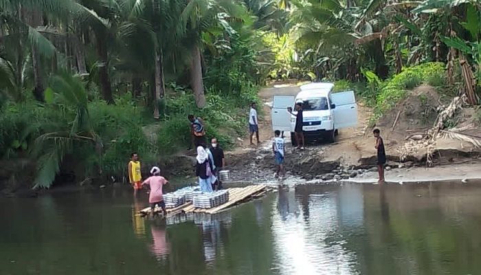 Bertaruh Nyawa di Atas Rakit: Jeritan Senyap Anak-Anak Loloda Utara Mengejar Mimpi