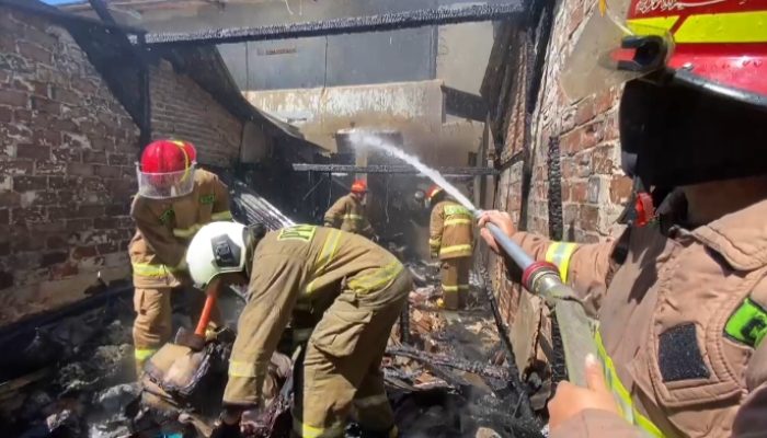 Nasib Apes Di Hari Lebaran, Bedeng Lima Pintu Ludes Terbakar, Emas 10 Gram Jadi Abu