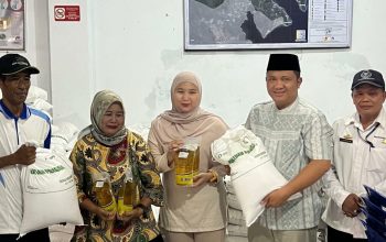 Wabup Pesawaran Antonius Distribusikan Bantuan Pangan Pemerintah Pusat ke Desa Sukajaya Lempasing