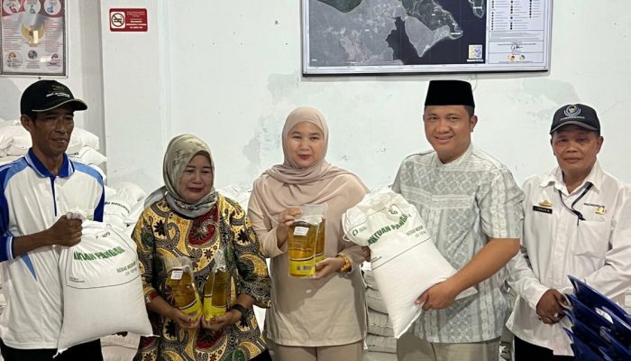 Wabup Pesawaran Antonius Distribusikan Bantuan Pangan Pemerintah Pusat ke Desa Sukajaya Lempasing