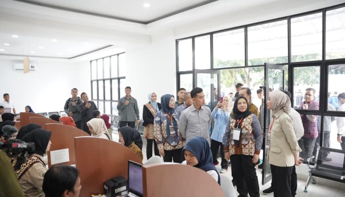 Sambangi RSUD Dadi Tjokrodipo, Wapres Gibran Janjikan Dukungan Alkes MRI untuk Tekan Angka Rujukan