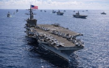 Ketegangan di Selat Hormuz: USS Abraham Lincoln Dikabarkan Jadi Sasaran, AS Beri Bantahan Keras