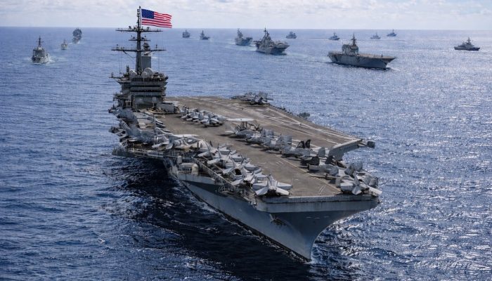 Ketegangan di Selat Hormuz: USS Abraham Lincoln Dikabarkan Jadi Sasaran, AS Beri Bantahan Keras