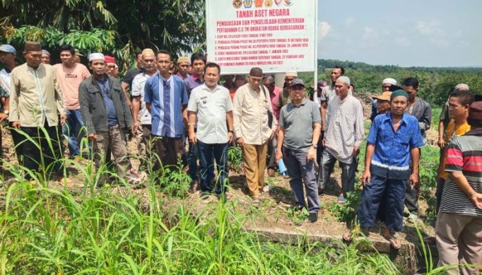 Warga Adat Bakung Udik Protes Pemasangan Patok, Klaim Tanah Ulayat Diabaikan