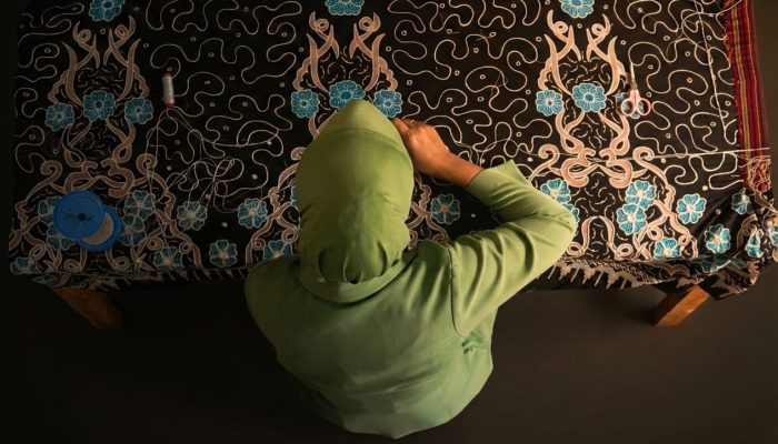 Menilik Keanggunan Asri Tapis Lampung: Wastra Tradisional yang Menembus Wajah Modern