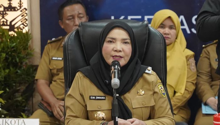 Sidak HP hingga Biayai Sekolah Swasta: Langkah Eva Dwiana Lindungi Siswi Korban TPPO