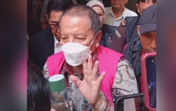 Drama Sakit Arinal Berakhir, Eks Gubernur Lampung Tiba di Pengadilan Pakai Mobil Maung? Ada Istri & Henry Yosodiningrat di Ruang Sidang!