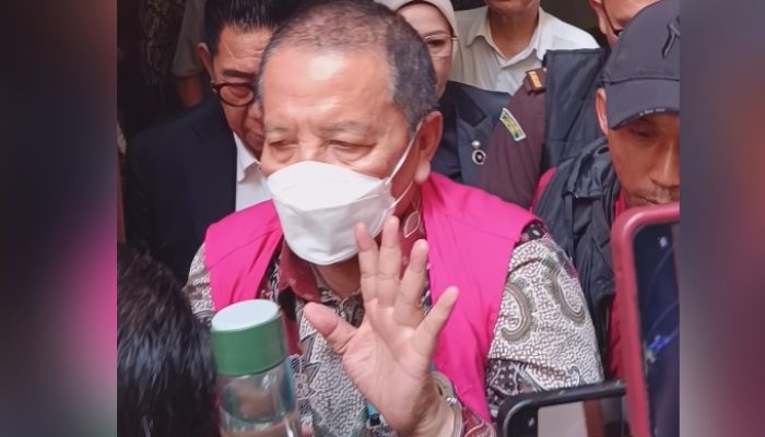 Drama Sakit Arinal Berakhir, Eks Gubernur Lampung Tiba di Pengadilan Pakai Mobil Maung? Ada Istri & Henry Yosodiningrat di Ruang Sidang!