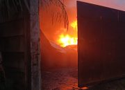 Kebakaran Hebat di Pesawaran, Gudang Diduga Penimbunan Solar Dilalap Jago Merah!