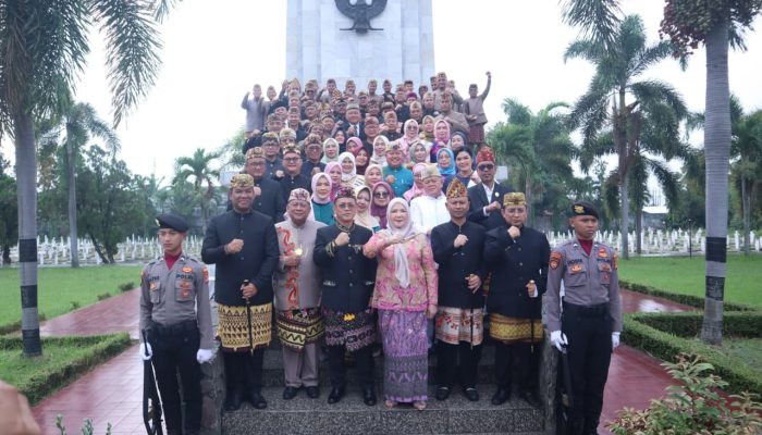 Usung Tema Indonesia Emas, Wali Kota Eva Dwiana Pimpin Upacara HUT ke-344 Bandar Lampung dan Ziarah Makam Pahlawan