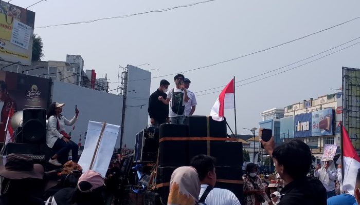 Aksi Damai AMAL MBG di Tugu Adipura, Dukung Program Makan Bergizi Gratis dan Sampaikan 6 Tuntutan
