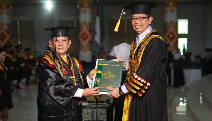 Asisten I Pemprov Lampung Muhammad Firsada Raih Gelar Doktor Cumlaude di UIN Raden Intan