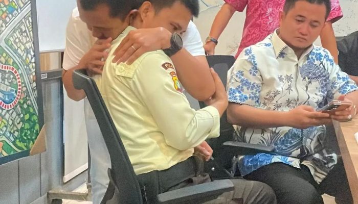 “Mohon Maaf Saya Sudah Salah”,Pengemudi Alphard Oknum Polisi Gantian Bersujud Pasca-Mediasi di Polsek Menteng!