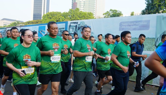 Meriahkan HUT ke-65 Kostrad, Kasad Lari Bersama 10 Ribu Peserta