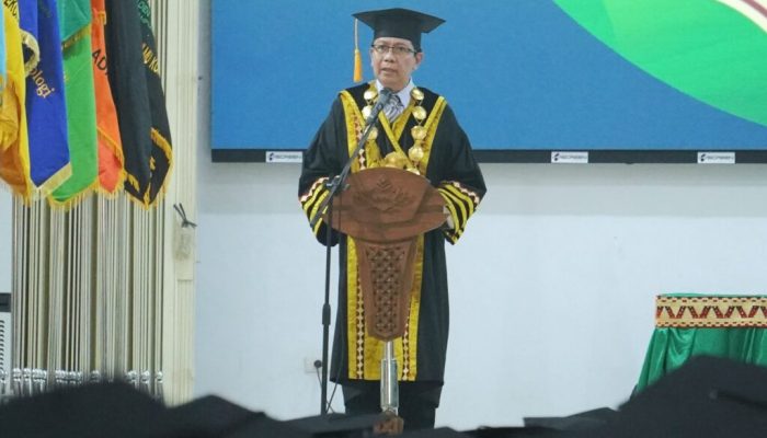 Rektor UIN Raden Intan Tegaskan Visi Baru “Ber-ISI Mendunia” pada Wisuda 2026