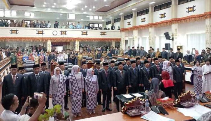 Percakapan CHAT WHATSAPP di Group DPRD Kota Metro Bocor, Ada Dugaan Bagi-bagi Jatah Dana LKPJ Rp100 Juta, Pimpinan & Sekwan Bungkam!