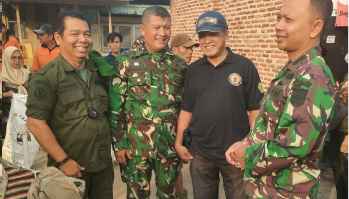 Kodim 0410/KBL Gelar Karya Bakti Bersih-Bersih di Pasar Gintung