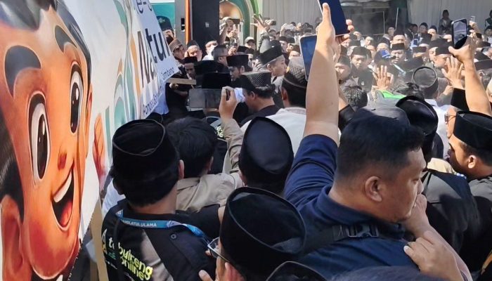 Perdebatan Syarat Calon Ketum PBNU Memanas, Sidang Pleno IV Muktamar Ke-35 NU Diwarnai Kericuhan