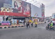 Polisi Humanis di Jalanan! Pos Lantas Tugu Adipura Bandar Lampung Gelar Jumat Berkah Bagi Makanan